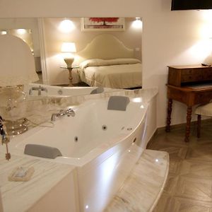Camera con letto king size